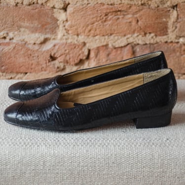 black leather flats | 80s 90s vintage glossy black leather dark academia style loafers US size 6.5 
