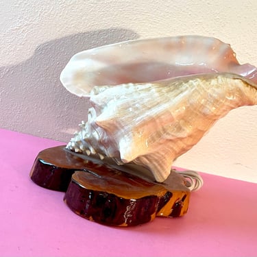 Vintage 80s Conch Shell Accent Lamp 