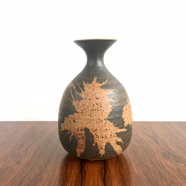 Victoria Littlejohn Signed Mid Century Studio Pottery Vase with Splatter Wax Resist Decor 