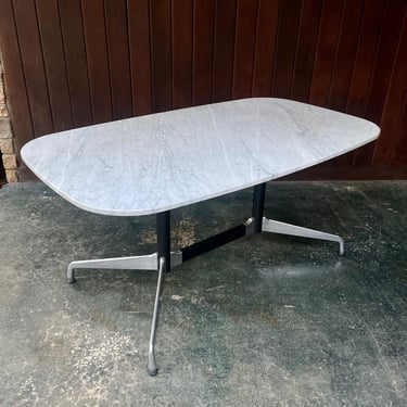 Eames Oval Dining Table, Charles & Ray Eames Herman Miller USA 1970s 