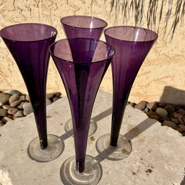 (set of 4 ) art glass purple trumpet champagne glasses