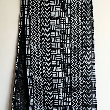 hand block printed linen table runner. mudcloth inspired on black. organic. boho home decor. mud cloth. tablecloth. modern. 72