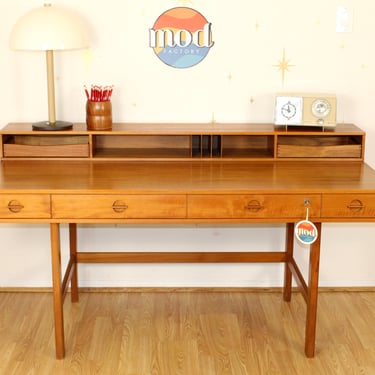 Peter Løvig Nielsen - Danish Teak Partners Desk