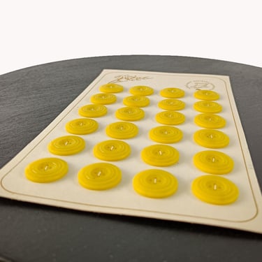 Sarvis 1940s Lemon Yellow Buttons - 24 Pcs on Card - 20mm in Diameter - Finnish Vintage 