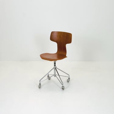 Mid century height adjustable Hammer 3113 desk chair in teak, by Arne Jacobsen for Fritz Hansen, 1960s 