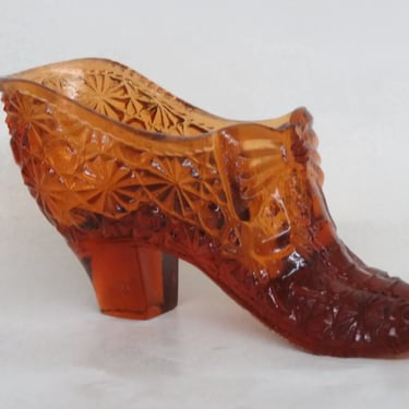 Boyd Daisy and Button Amber Glass Slipper Shoe Figurine 3603B
