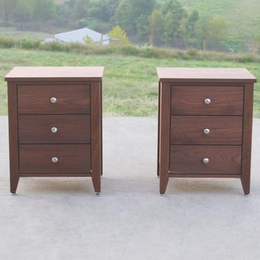 BT030A *Hardwood Bedside Cabinet, 3 Inset Drawers, optional sizes, BT030B, 3 inset drawers, flat sides, no posts- natural color 