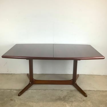 Scandinavian Modern Rosewood Dining Table With 2 Leaves 