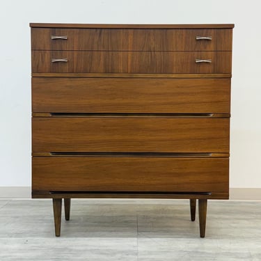 Mid-Century Modern Walnut 4-Drawer Dresser / Chest 