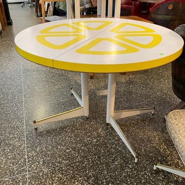 70’s lemon table with a leaf! 42” across without leaf 29” tall. Leaf is 17.5”