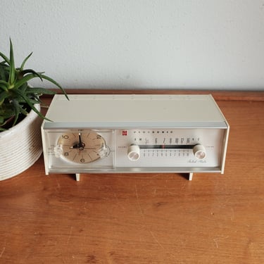 Vintage Panasonic Clock Radio 