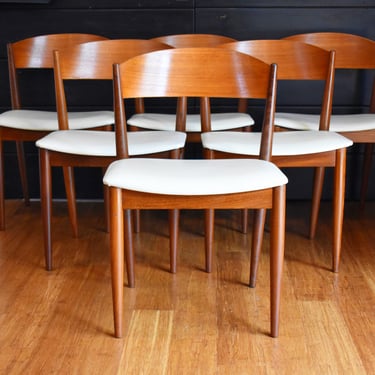 Six restored Danish teak curved-back dining chairs by Jydsk Mobelindustri, circa 1960s 