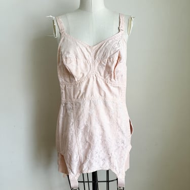 Vintage 1950s Pink Shape Wear / Bullet Bra / Garter // L 40" bust 