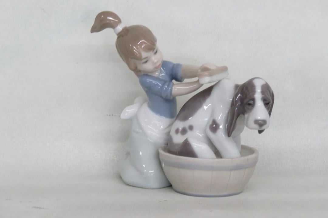 Lladro Spain 5455 Bashful Bather Porcelain Figurine Girl
