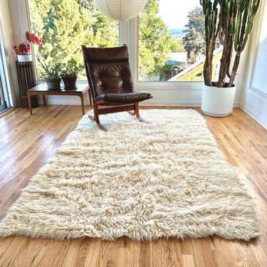 Large vintage flokati rug 5 x 8.5 feet / 1970s virgin wool area rug / retro shag throw rug 