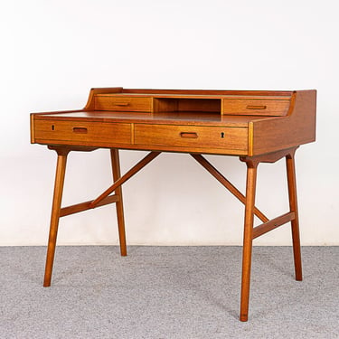 Teak Model 64 Desk by Arne Wahl Iversen - (D1109) 