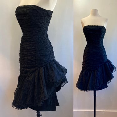 Vintage 80s PROM Dress / Party Dress / Strapless  + Ruched BLACK LACE + Big Ruffle Hem / Nadine 