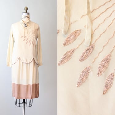 1920s SILK embroidered SCALLOPED dress small medium | new fall winter 