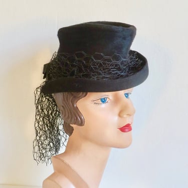 1940's Black Felt Suitor Hat Back Veil Trim 40's Tilt Topper Hats Equestrian Riding Style Millinery Rockabilly WW2 Era Gage Brothers Size 22 