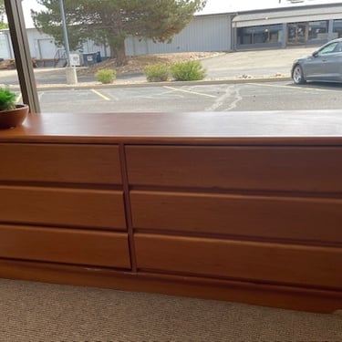 Dresser<br />6 Drawer<br />Cherry Veneer<br />Mobican<br />L 71 x W 20 x H 30