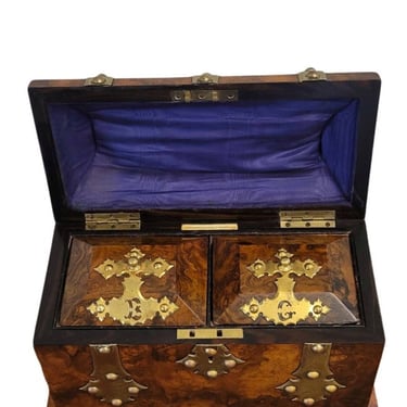 Antique English Victorian Wedgwood & Sons Jasperware Plaque Brass Mounted Burl Walnut Tea Caddy Table Box, Mid 19th Century, London 
