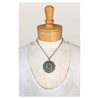 vintage 00's crystal medallion necklace (Size: OS)