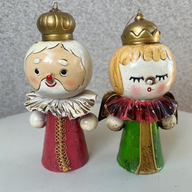 Vintage kitsch Christmas ornament figurine theme Queen & king paper mache 