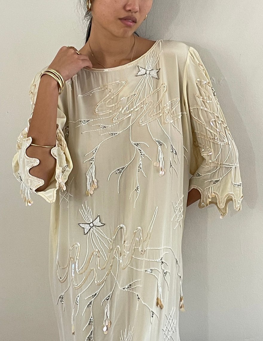 blue flowery dresses ZAPAKA Women White Flower Long Prom Dress With Slit A-Line Size:Custom size US silk charmeuse Adele celebra el cierre