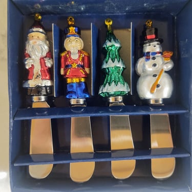 Vintage 1998 Boston Warehouse Heirloom Ornament Spreader Knife Set of 4 Model No. 15312 Christmas Holiday Season 