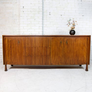 Vintage MCM John Widdicomb sculptural credenza with 3 drawers | Free delivery in NYC and Hudson Valley areas 