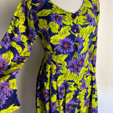 VTG 90’s bright floral print mini babydoll dress fit n flare Rayon short flirty green & purple size small 