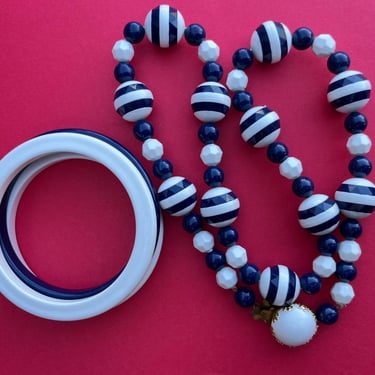 nautical stripe necklace and bangles vintage plastic navy and white beads and bracelets 