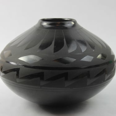 Manuel Reyes Mata Ortiz Blackware Pottery Jar Vessel Vase 
