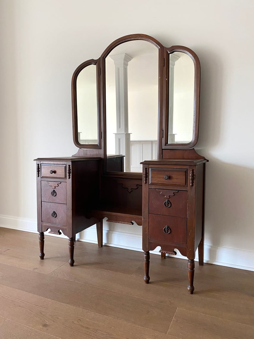 1920s vanity deals dresser with mirror