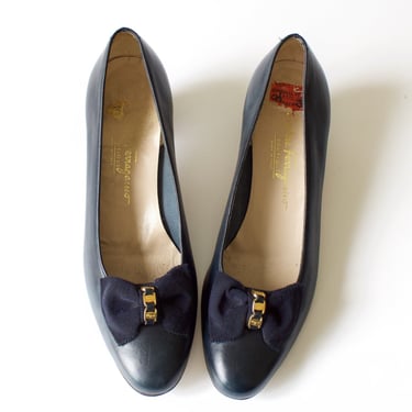 Vintage Salvatore Ferragamo Navy Blue Leather Bow Pumps with Gold Signature Hardware - Size 9.5 Shoes 