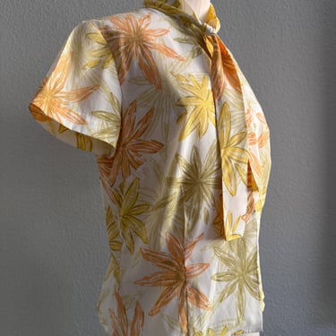 Vintage 60s Psychedelic Short Sleeve Floral Blouse with Pussy Bow Collar; Vintage 60s Polyester Spring Daisy Floral Blouse with Tie M 