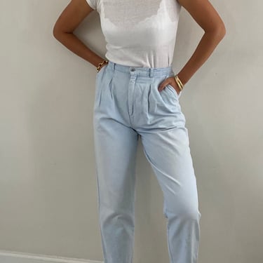 90s pleated jeans / vintage Levis faded light wash high waisted pleated front tapered denim trouser jeans USA | 27 Waist 