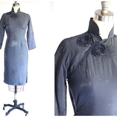 1940s Jacquard Chrysanthemum Silk Padded Winter Cheongsam Sheath Dress - Vintage 40s Sheath Dress - Small 