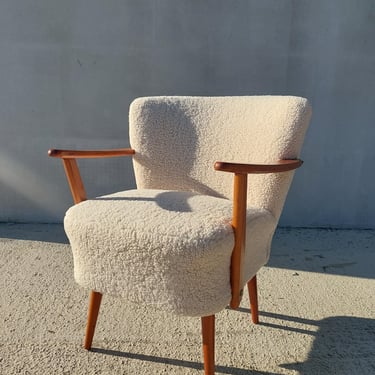 Retro Boucle Armchair /Mid Century Armchair /Retro Lounge Chair / Vintage Boucle Armchair /Beige Boucle Armchair /Retro Modern /  70's 