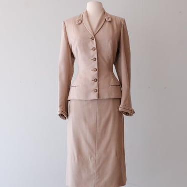 Sleek 1940's Grey Oyster Two Piece Ladies Wool Suit Set / Sz M
