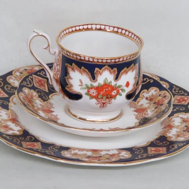 Royal Albert England Bone China Royalty Tea Cup Saucer and Dessert Plate 3084B