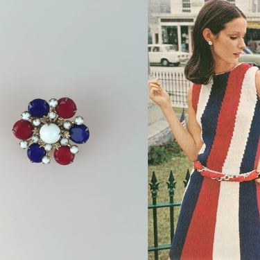 Bursting Patriotism - Vintage 1950s 1960s 1970s Red White & Blue Glass Circular Brooch 