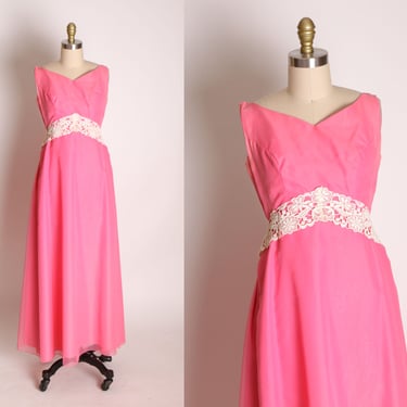 Late 1960s Pink Chiffon Sleeveless Cream Lace Detail Voluminous Dress by Mike Benet -S 