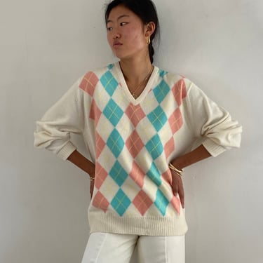 70s cashmere intarsia sweater / vintage white pastel argyle intarsia oversized boyfriend V neck 3 ply cashmere sweater made in Scotland | L 