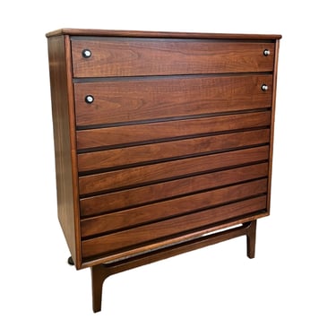 Free Shipping Within Continental US -  Vintage Mid Century Modern 5 Drawer Dresser by Stanley Dovetail Drawers 