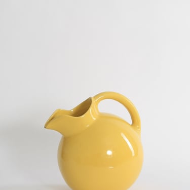 Vintage 40s PACIFIC HOSTESSWARE 420 Yellow ceramic ball pitcher 