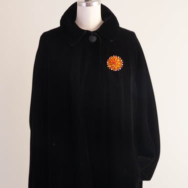 Vintage 1950's Black Velvet Swing Coat / ML