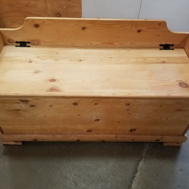 Simple Pine Chest / Seat