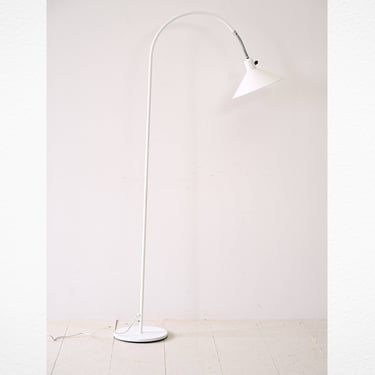 Vintage Nordic Floor Lamp - Elegant Curved Design with Adjustable Cone Arm 