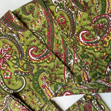 Vintage April Cornell Christmas Floral Paisley Cloth Napkins, Listing Is For 1,  12 Available, Excellent Condition, Green And Red Flowers 